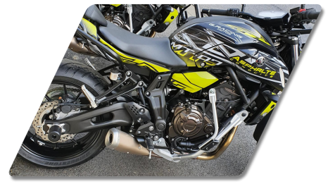 Moto-école permis A2 et A Yamaha MT07 décorée Asphalte Conduite