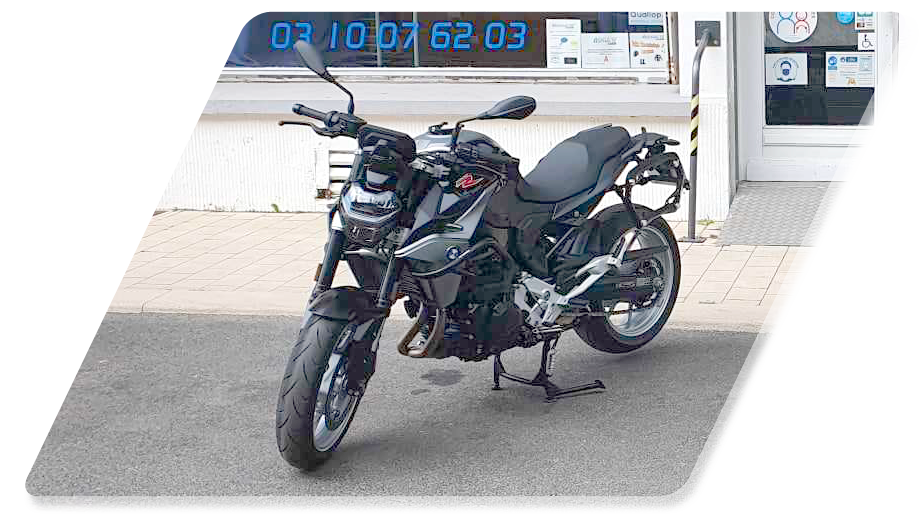 passerelle permis moto A sur BMW F900R chez votre auto-école Asphalte Conduite à Carignan